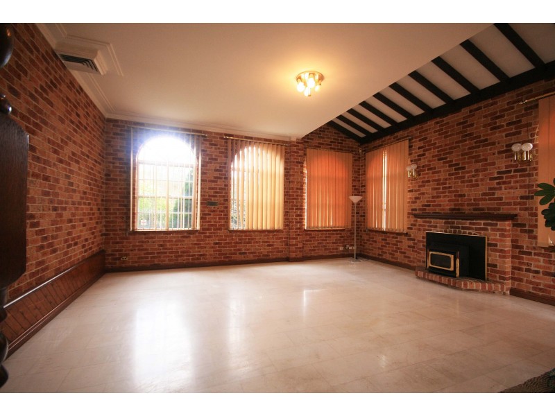 49 Strathalbyn Drive, Oatlands NSW 2117