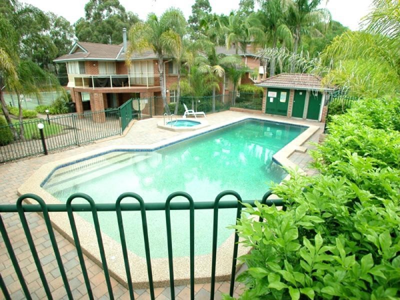 40 Strathalbyn Drive, Oatlands NSW 2117