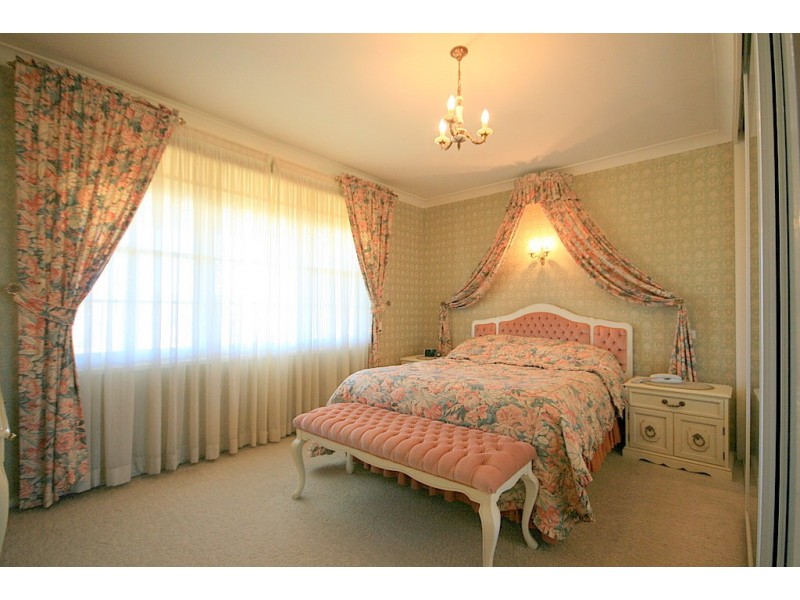 18 Lennox Street, Northmead NSW 2152