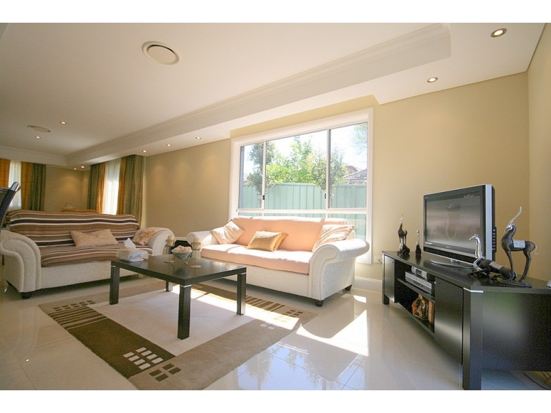 5 Kelvin Court, Oatlands NSW 2117