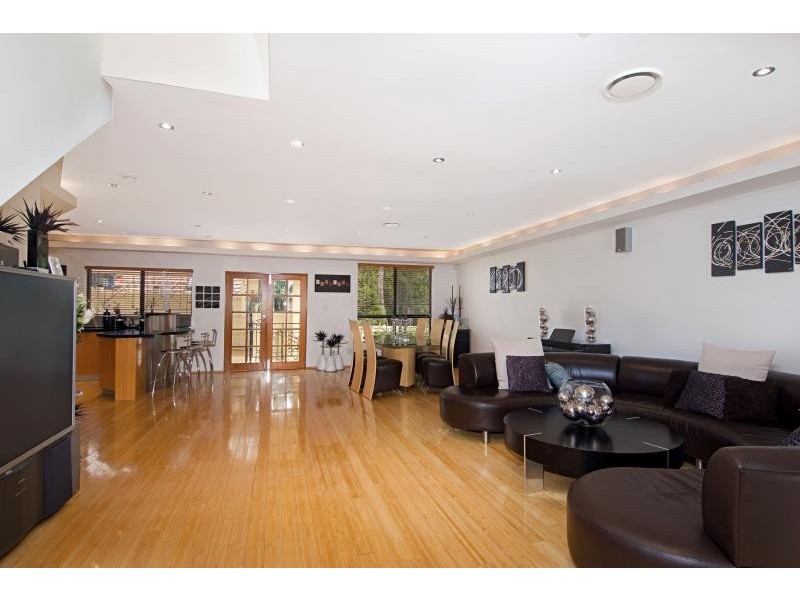 2/125 Bettington Road, Oatlands NSW 2117