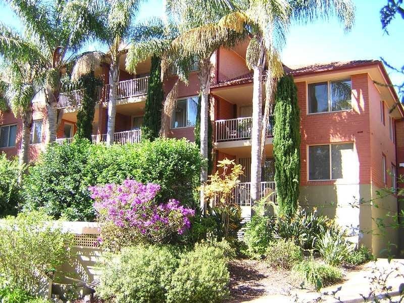 2/37-47 Lancaster Drive, Marsfield NSW 2122