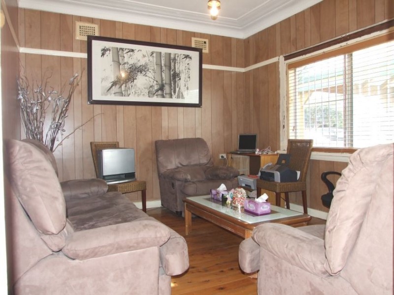 2 Juno Pde, Greenacre NSW 2190