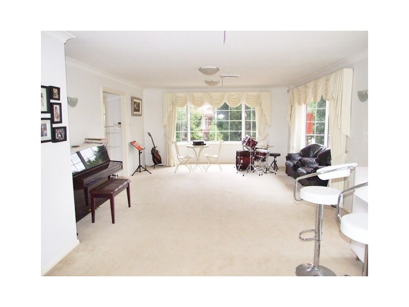 1 Clifton Pl, Cherrybrook NSW 2126