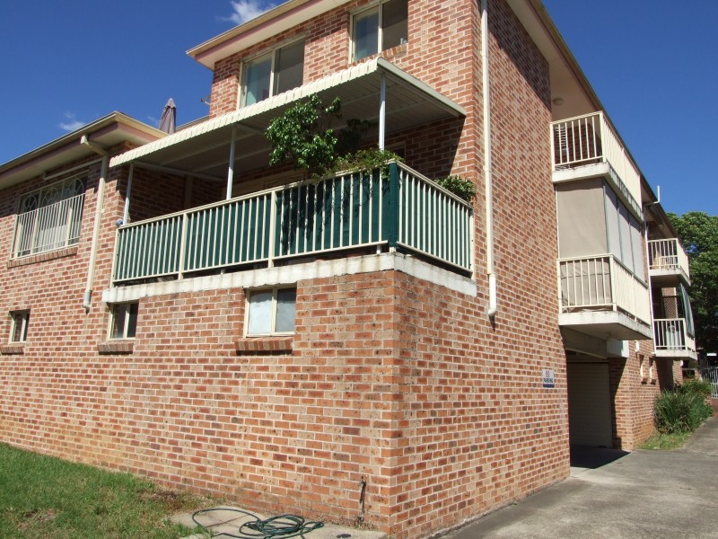 2/95 Ninth Ave, Campsie NSW 2194