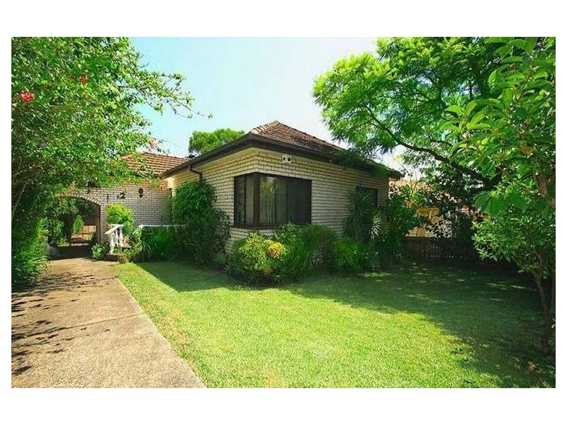 11 Brabyn St, Denistone East NSW 2112