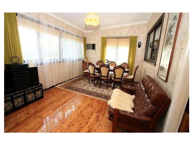 11 Brabyn St, Denistone East NSW 2112