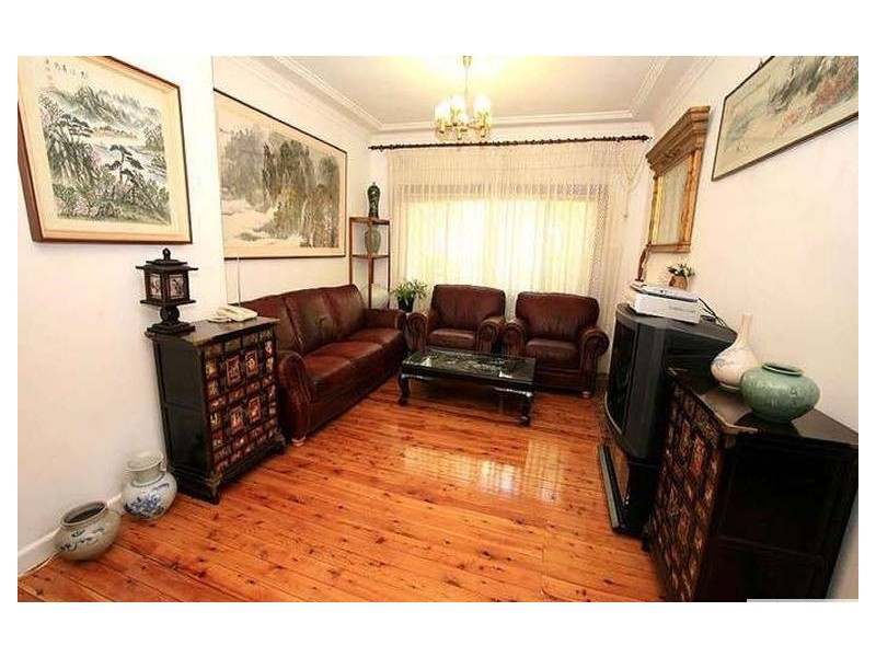 11 Brabyn St, Denistone East NSW 2112