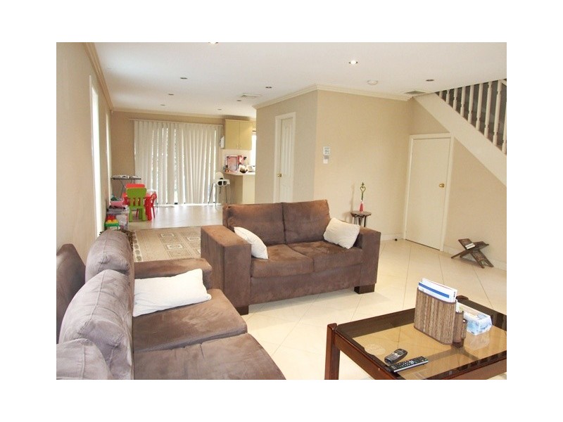 10 Fairland Ave, Greenacre NSW 2190