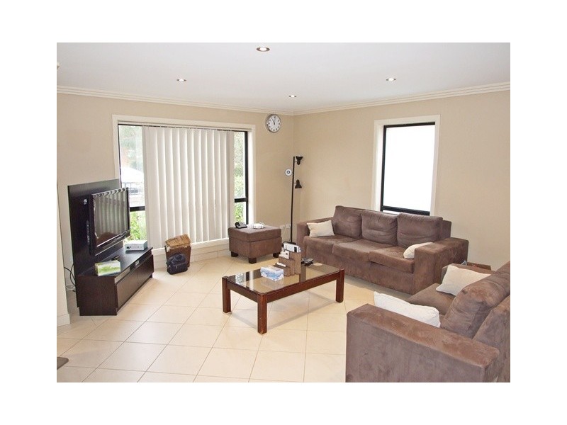 10 Fairland Ave, Greenacre NSW 2190