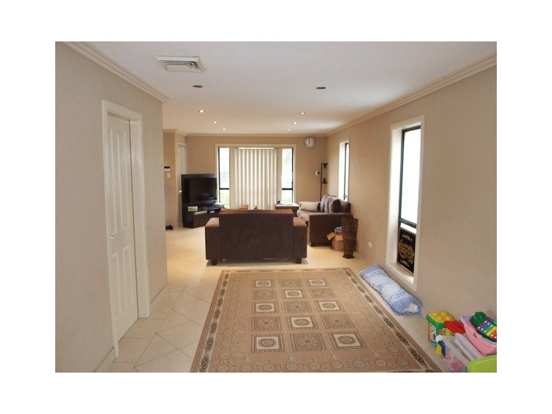 10 Fairland Ave, Greenacre NSW 2190