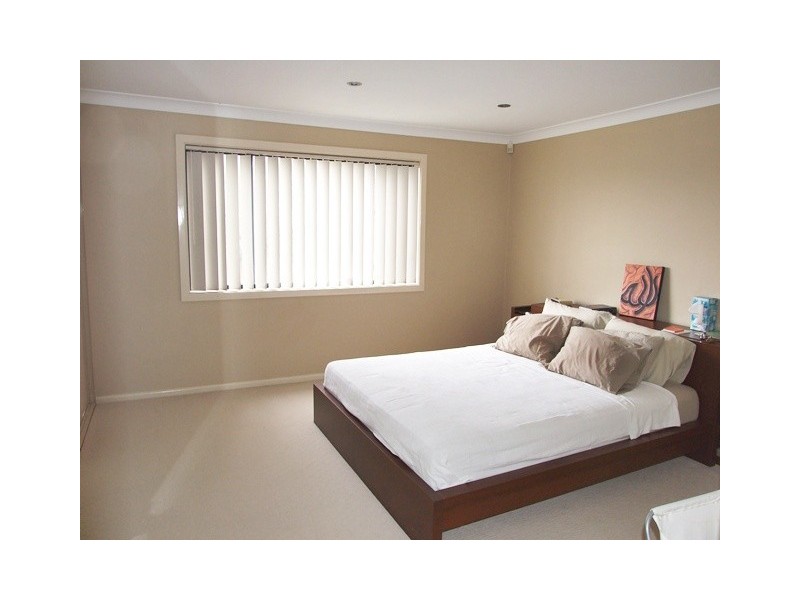 10 Fairland Ave, Greenacre NSW 2190