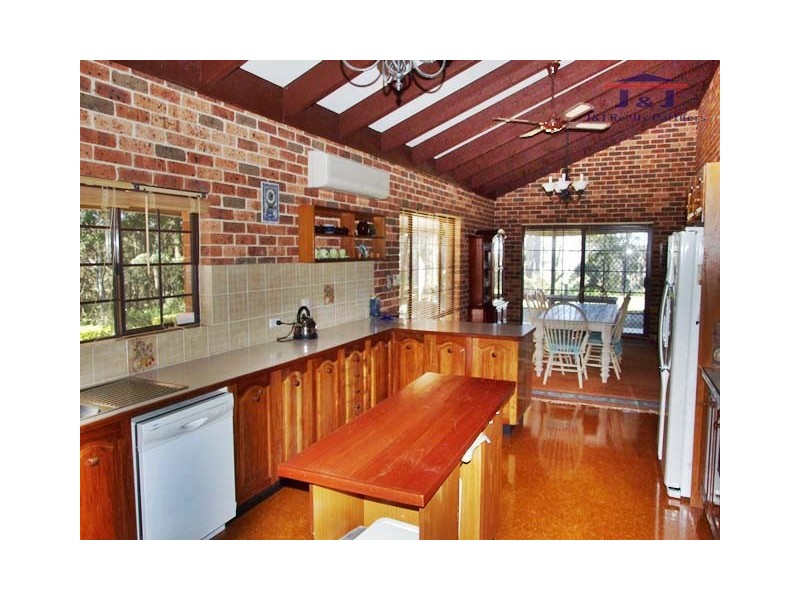 330 Avoca Dr, Green Point NSW 2251