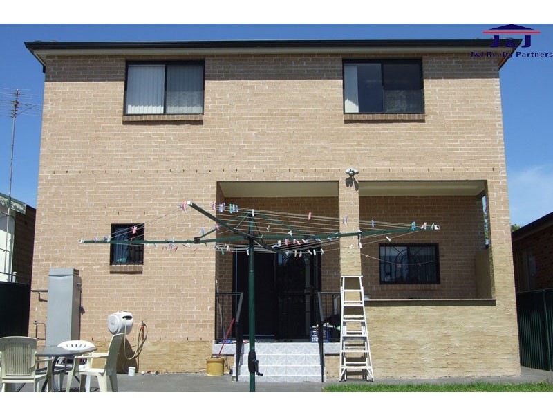 33 Defoe St, Wiley Park NSW 2195