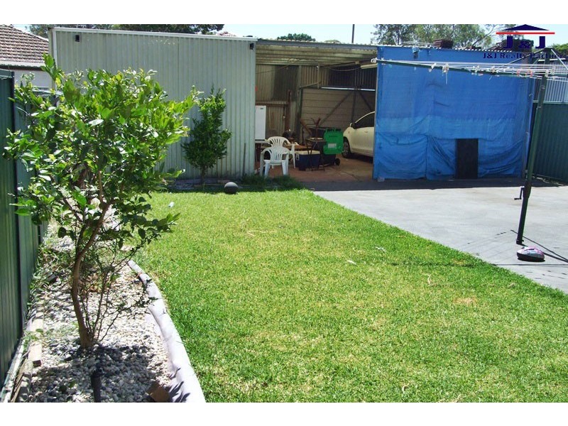 33 Defoe St, Wiley Park NSW 2195