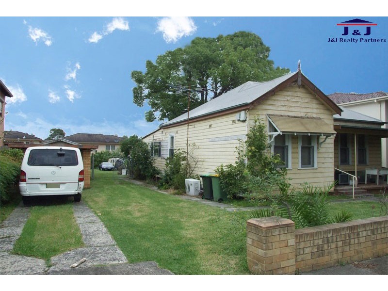 16 Gregory St, Strathfield South NSW 2136
