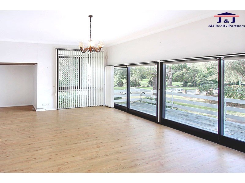 10 Greens Ave, Oatlands NSW 2117