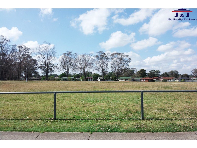 9/2 Literature Pl, Blackett NSW 2770