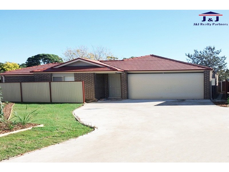 6/2 Literature Pl, Blackett NSW 2770