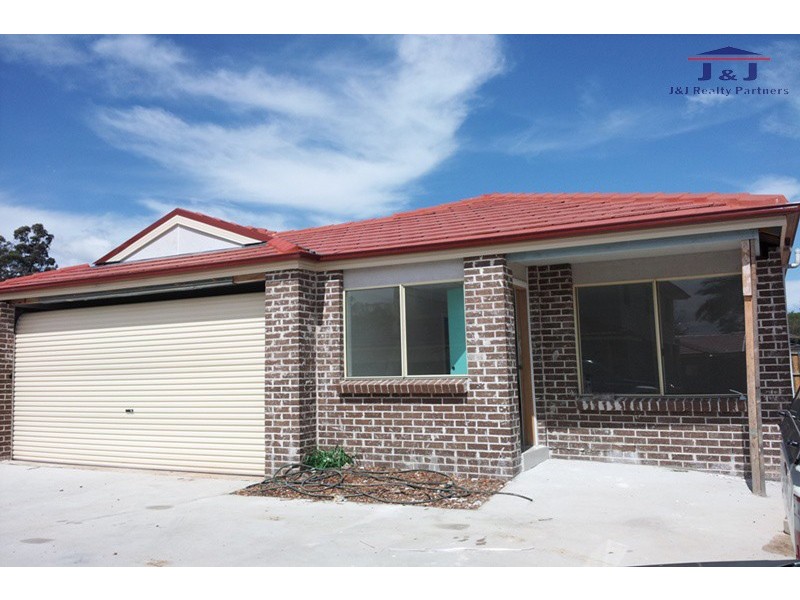 2/2 Literature Pl, Blackett NSW 2770