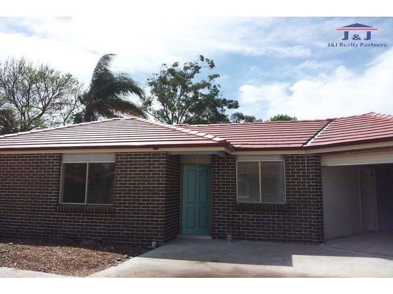 8/2 Literature Pl, Blackett NSW 2770