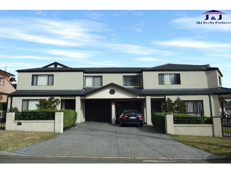 11 Fairland Ave, Greenacre NSW 2190