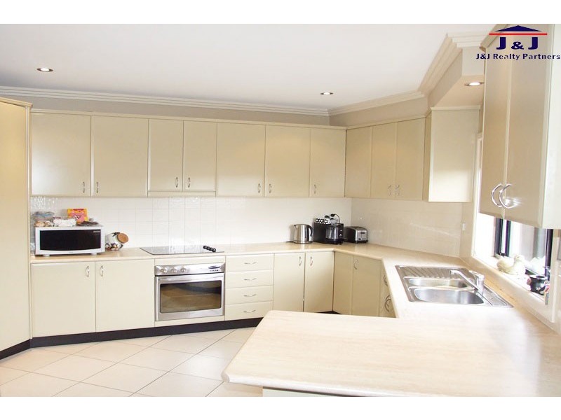 11 Fairland Ave, Greenacre NSW 2190