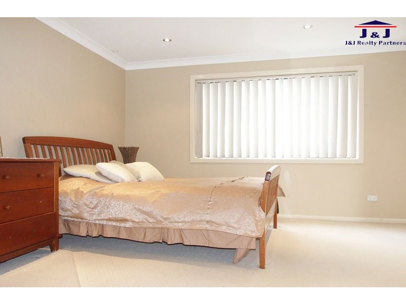 11 Fairland Ave, Greenacre NSW 2190