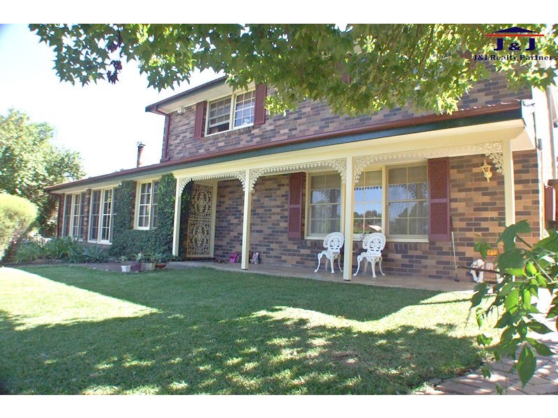 24 Sanders Cres, Kings Langley NSW 2147