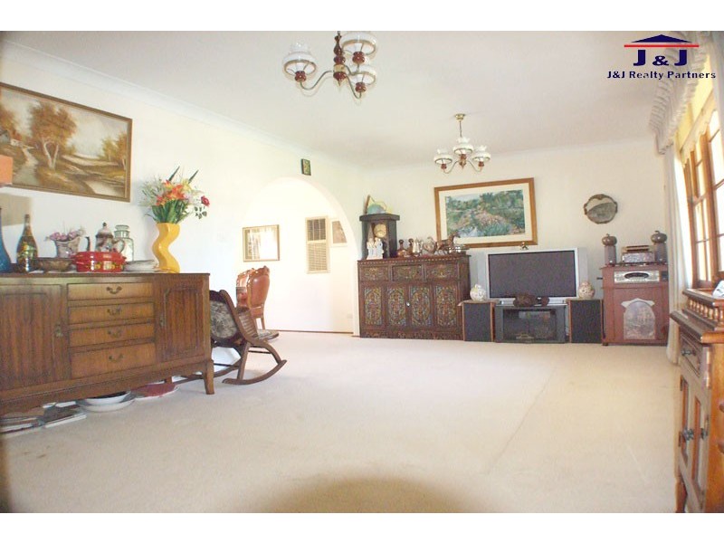 24 Sanders Cres, Kings Langley NSW 2147