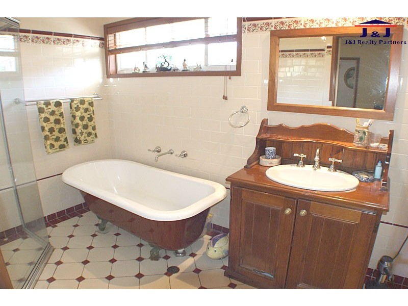 24 Sanders Cres, Kings Langley NSW 2147