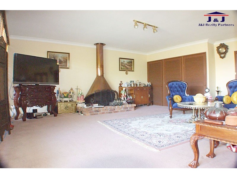 24 Sanders Cres, Kings Langley NSW 2147