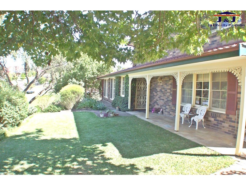 24 Sanders Cres, Kings Langley NSW 2147