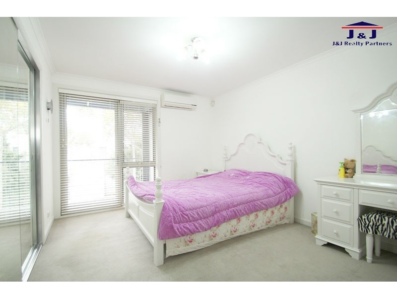 18 Beaurepaire Ave, Newington NSW 2127