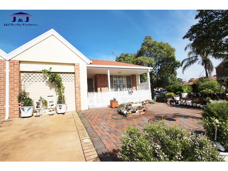 1 Silkyoak Grove, Greenacre NSW 2190