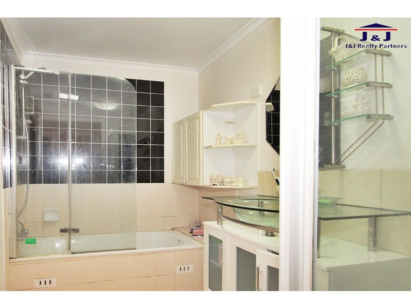1 Silkyoak Grove, Greenacre NSW 2190