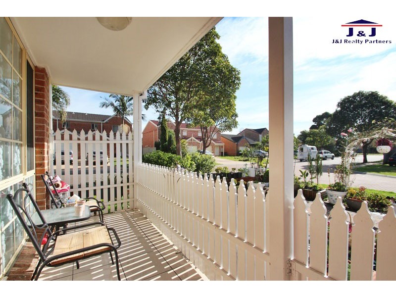 1 Silkyoak Grove, Greenacre NSW 2190