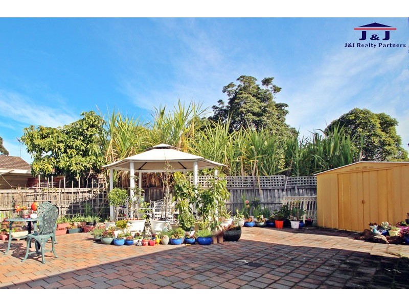 1 Silkyoak Grove, Greenacre NSW 2190