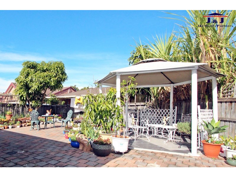 1 Silkyoak Grove, Greenacre NSW 2190