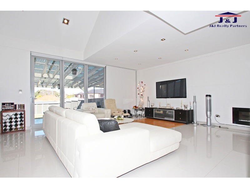 5 Lawfrod St, Greenacre NSW 2190