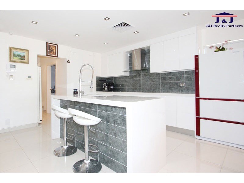 5 Lawfrod St, Greenacre NSW 2190