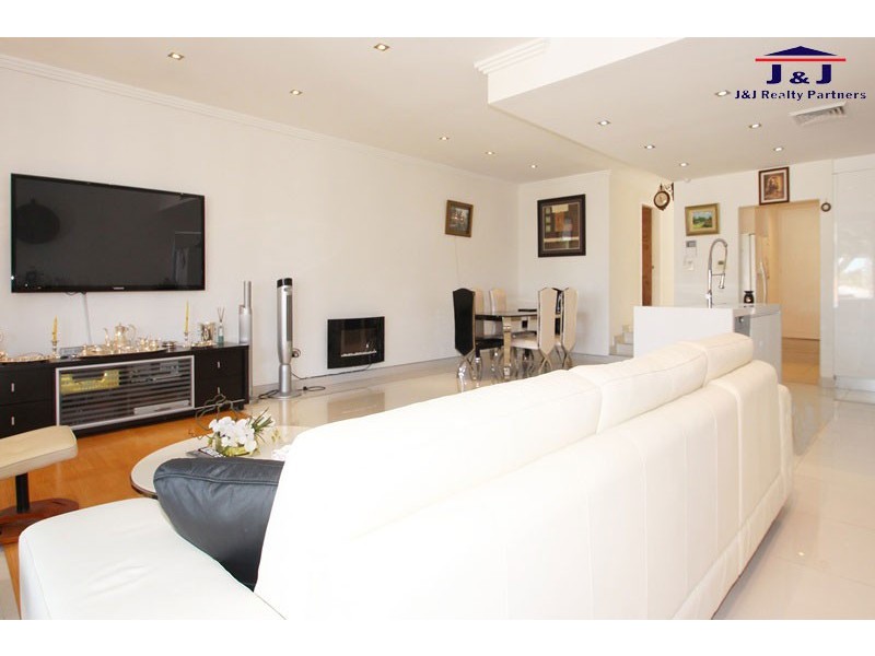 5 Lawfrod St, Greenacre NSW 2190