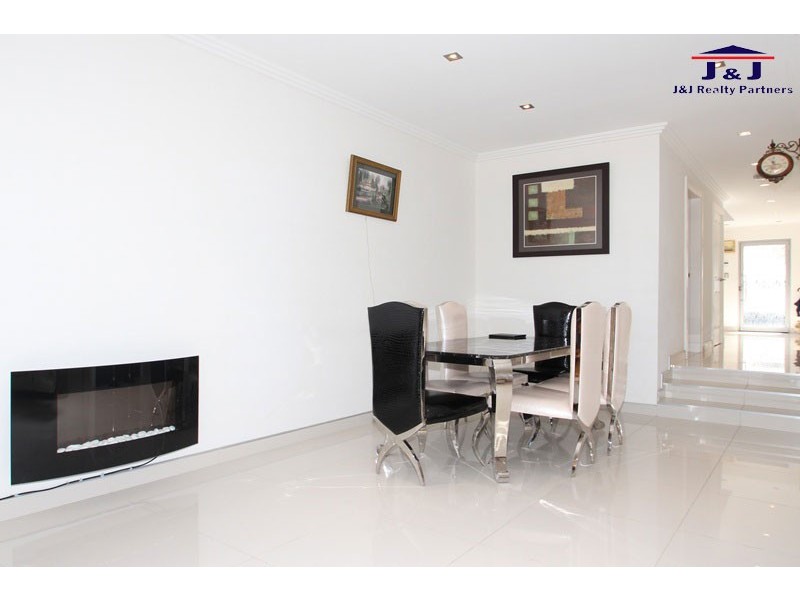 5 Lawfrod St, Greenacre NSW 2190