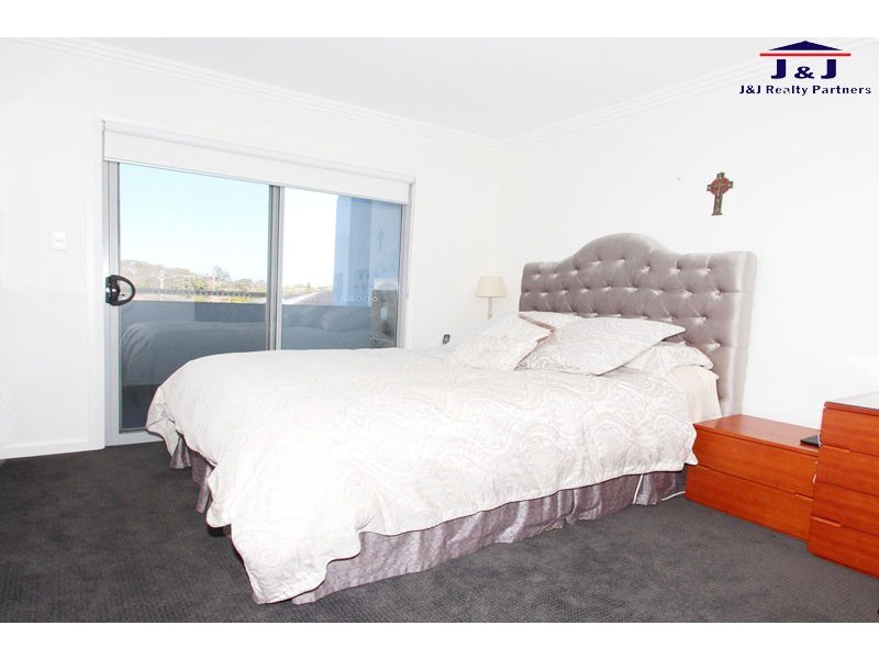 5 Lawfrod St, Greenacre NSW 2190