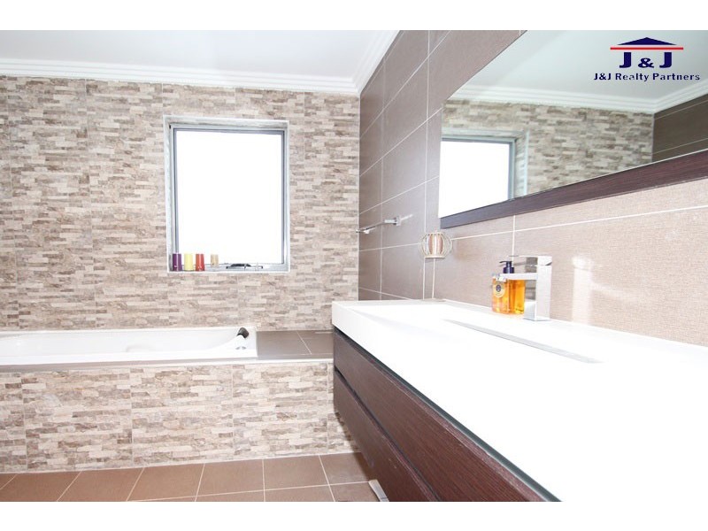 5 Lawfrod St, Greenacre NSW 2190