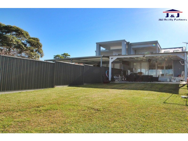 5 Lawfrod St, Greenacre NSW 2190