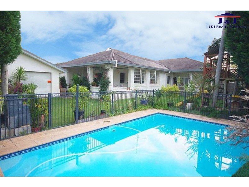 13 Eulalia Ave, Point Frederick NSW 2250