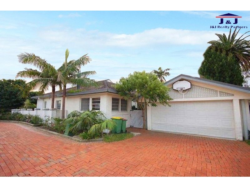 13 Eulalia Ave, Point Frederick NSW 2250