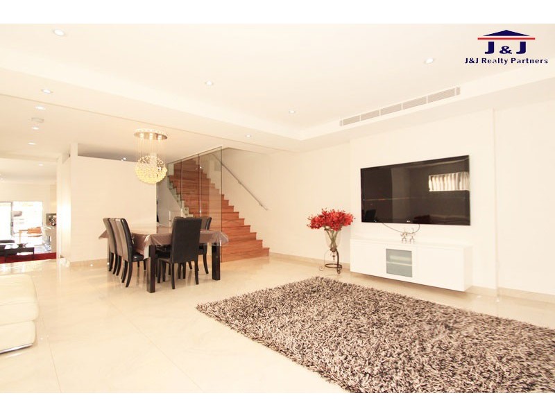 14 Narani Cres, Earlwood NSW 2206