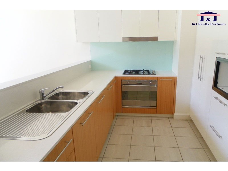 8 Rider Boulevard, Rhodes NSW 2138